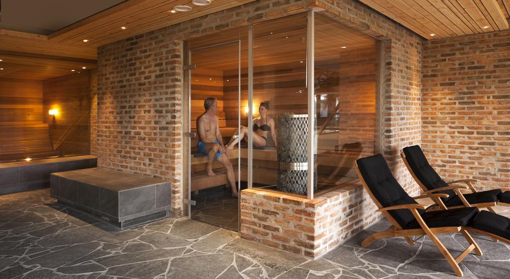 Djuroenaeset Hotell & Konferens Djurhamn Exterior photo
